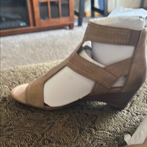 Women's Tan Wedge Sandals